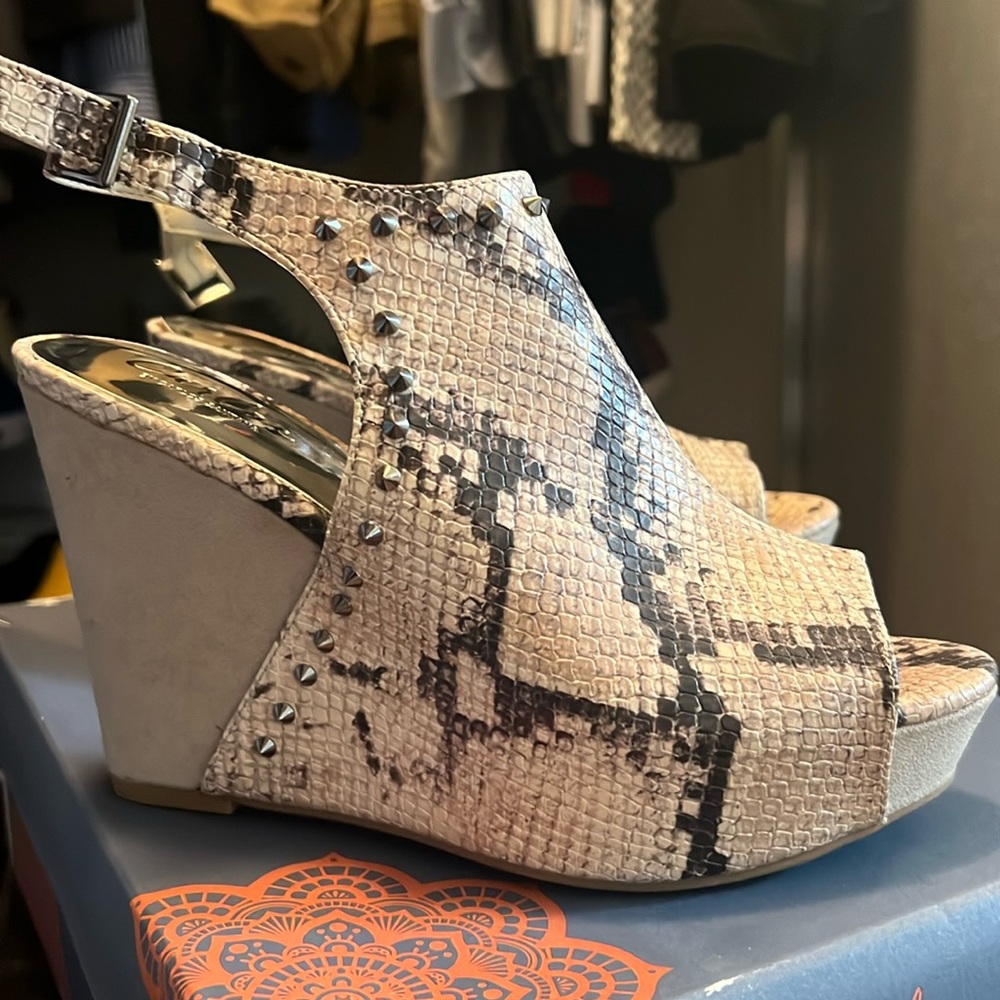 Snake tan wedges
